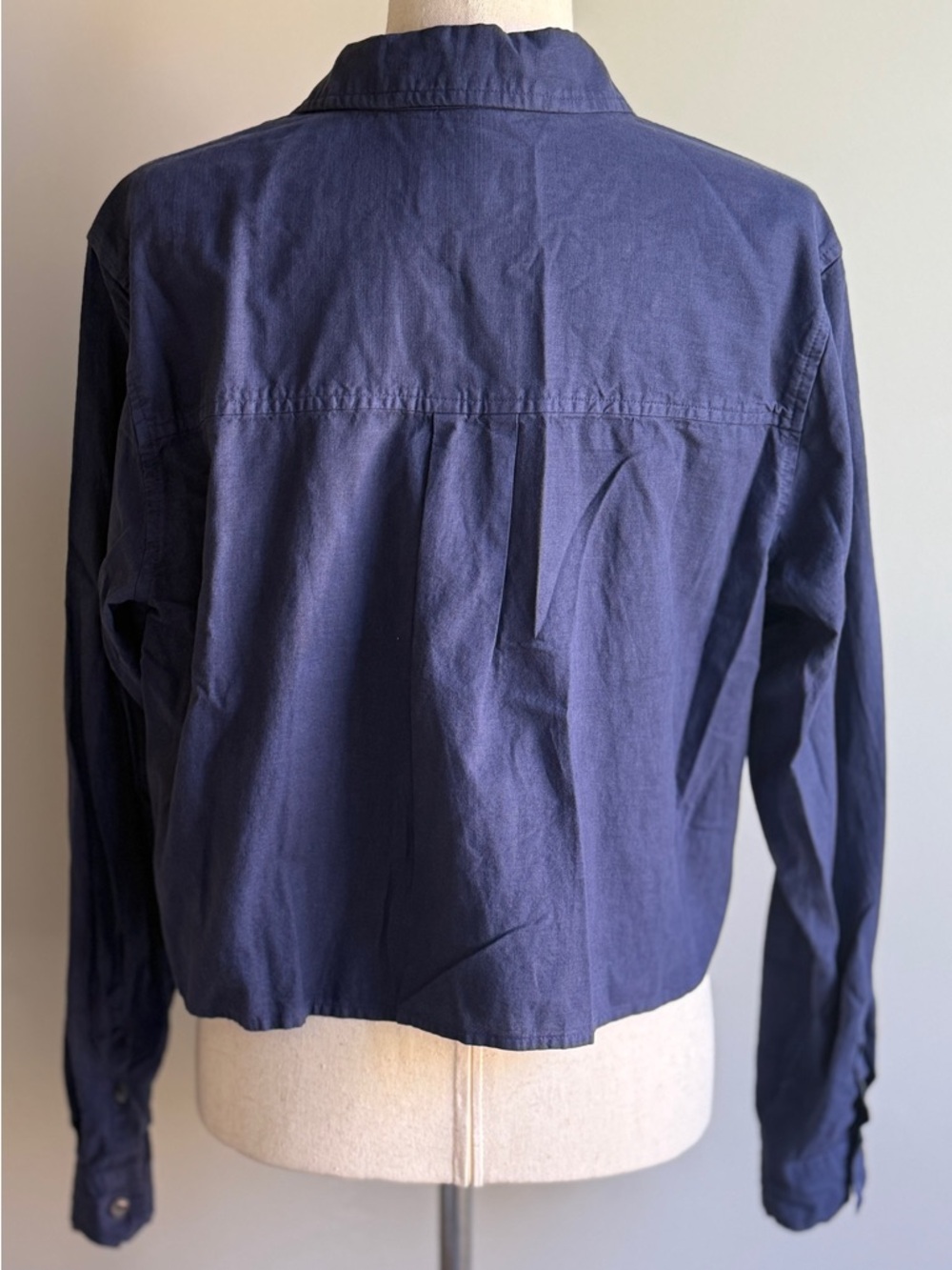 Universal Thread Navy Cropped Button-Down Shirt - Picture 4 of 5